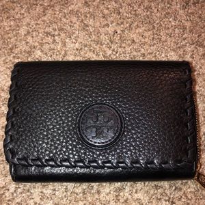Black Tory Burch 6 in leather wallet